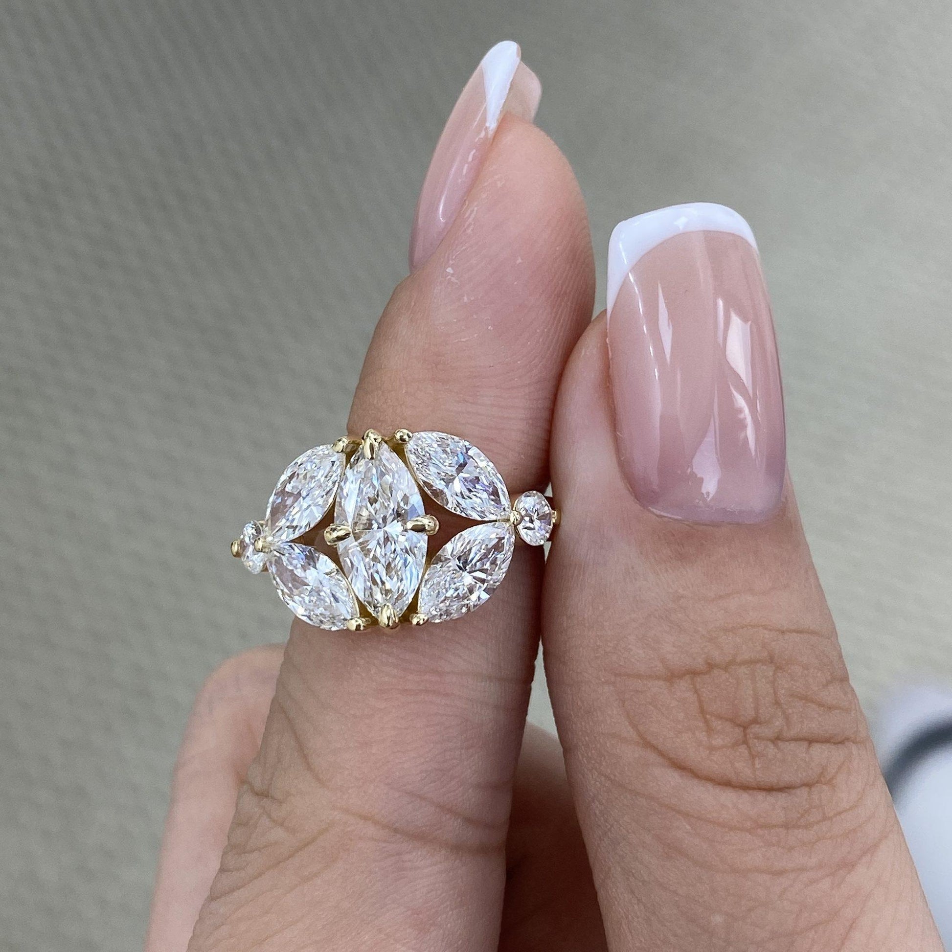 #צבע_זהב צהוב